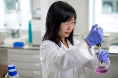 pipetting-into-flask-landscape